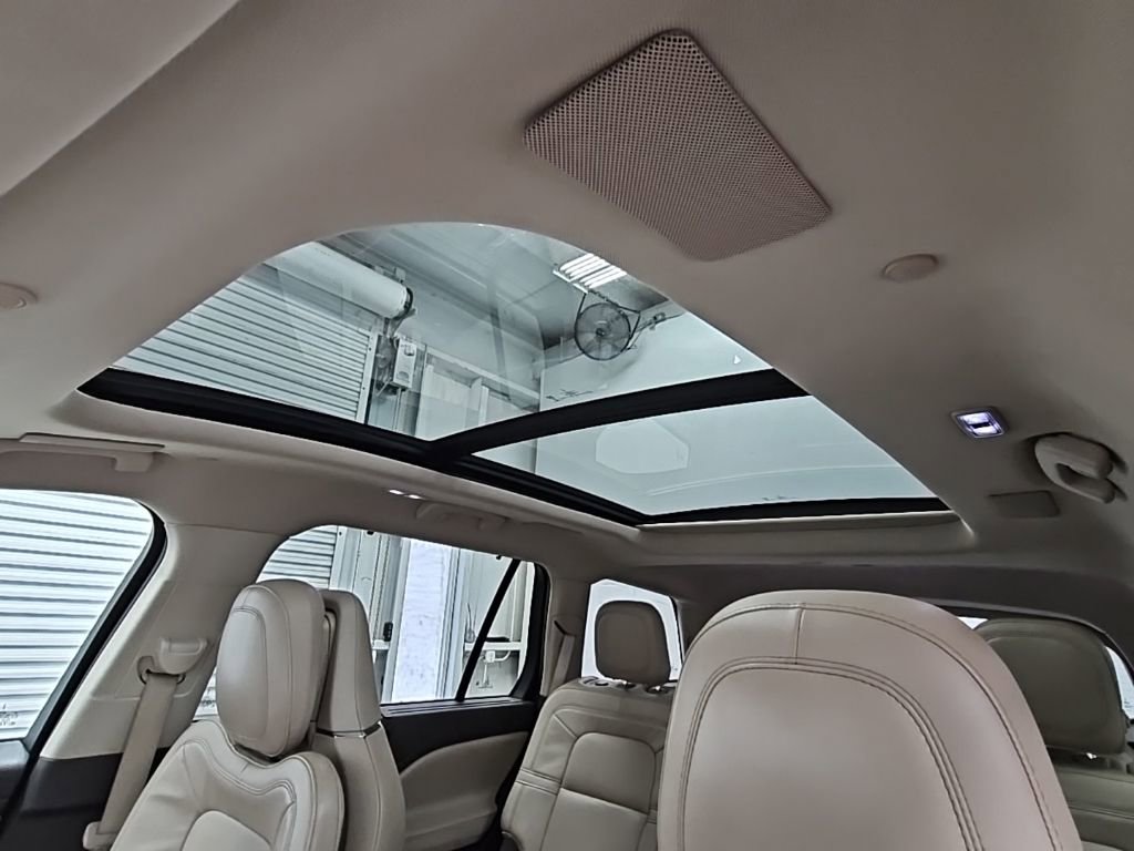 Used 2020 Lincoln Aviator Reserve w/ Equipment Group 202A image 32