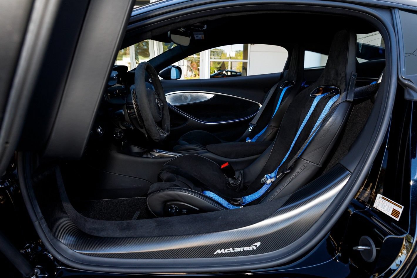Used 2023 McLaren Artura RWD image 35