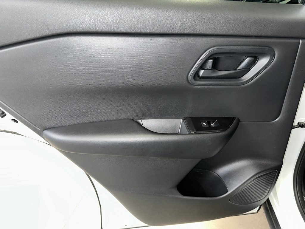 Used 2024 Nissan Rogue S FWD image 16