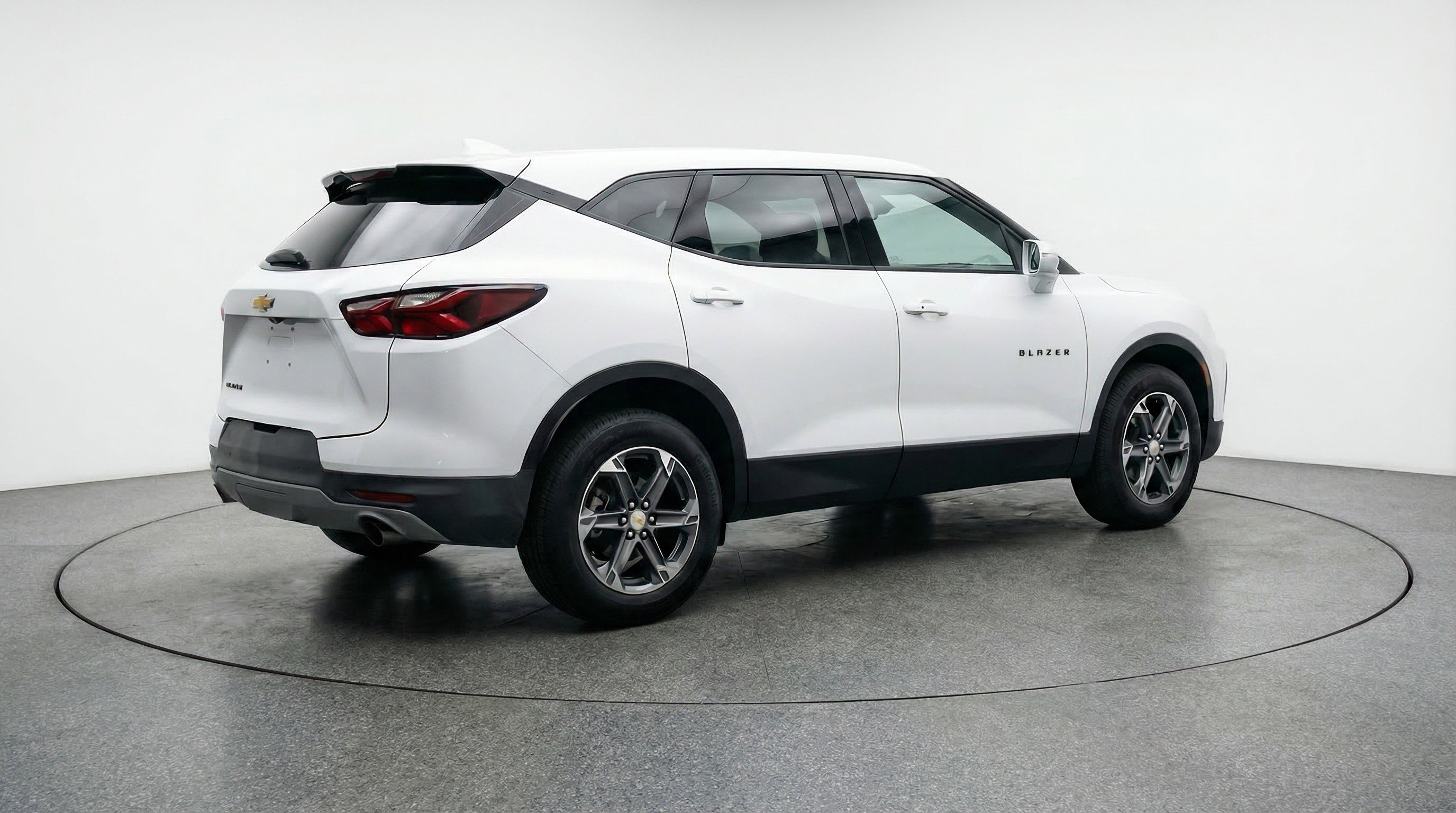 Used 2025 Chevrolet Blazer LT FWD image 9