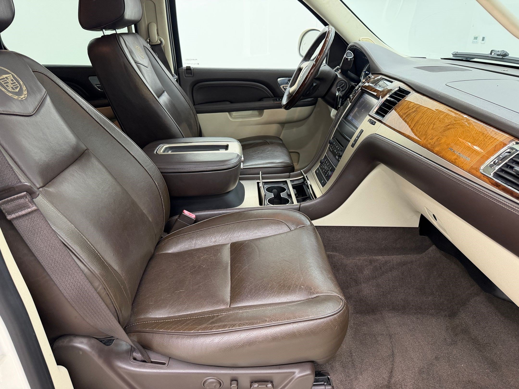Used 2014 Cadillac Escalade Platinum AWD/4WD image 29