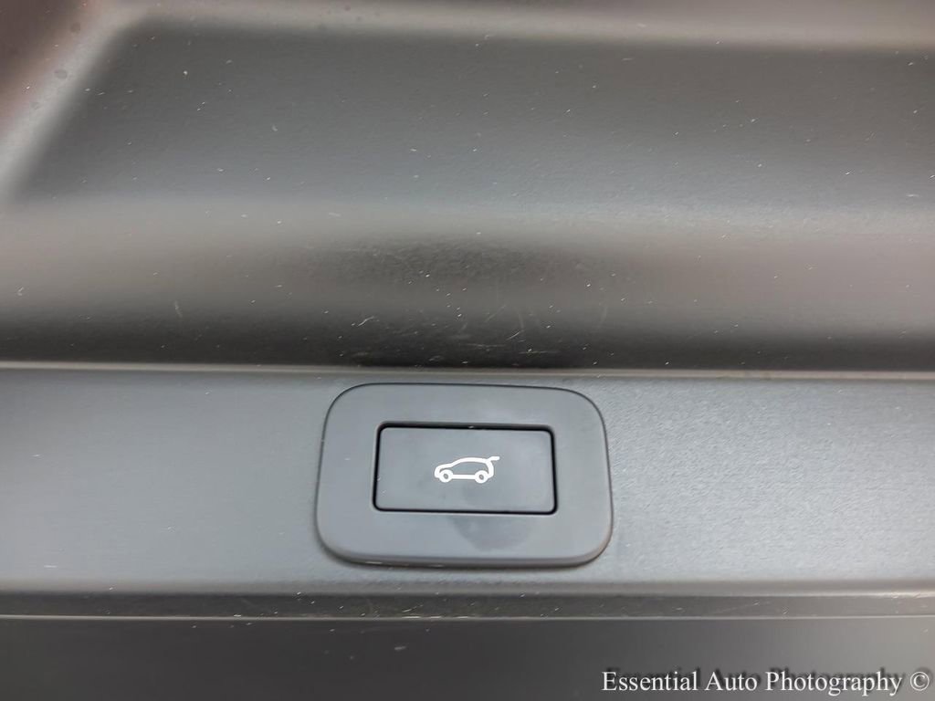 Used 2023 Land Rover Range Rover Long Wheelbase SE image 26