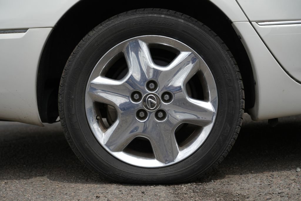 Used 2005 Lexus LS 430 RWD image 9