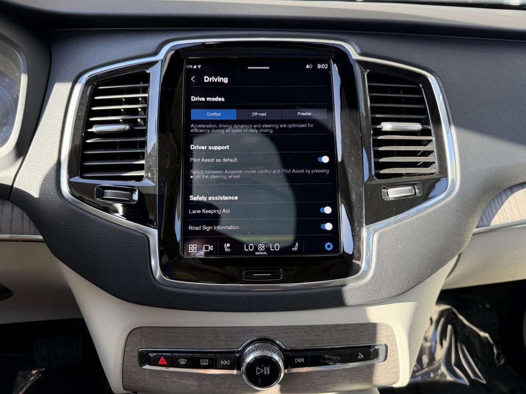 Used 2023 Volvo XC90 B6 Plus w/ Protection Package Premier image 25