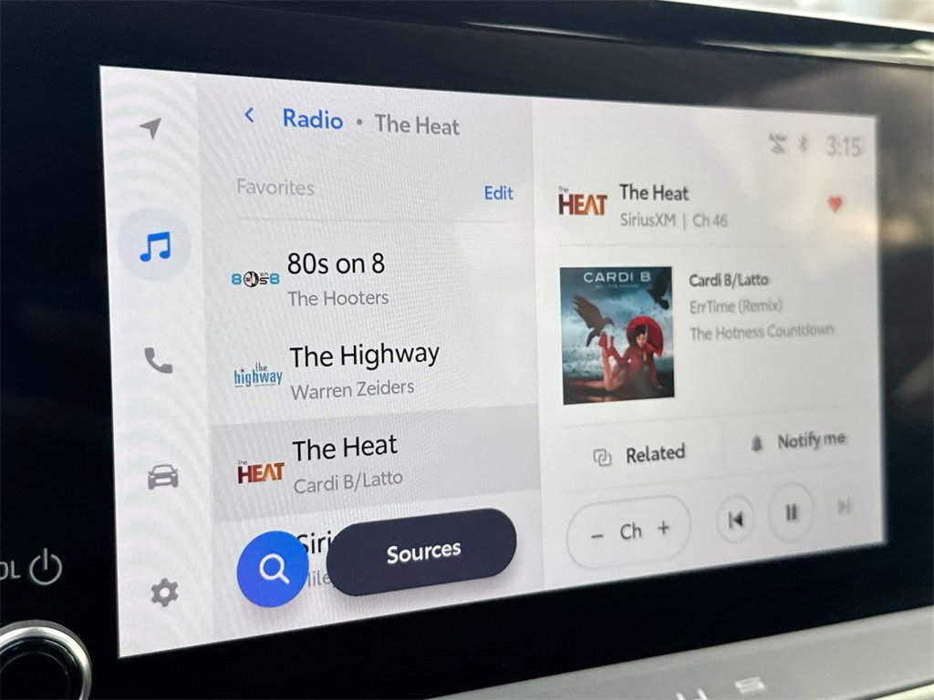 Used 2024 Toyota Prius LE image 12