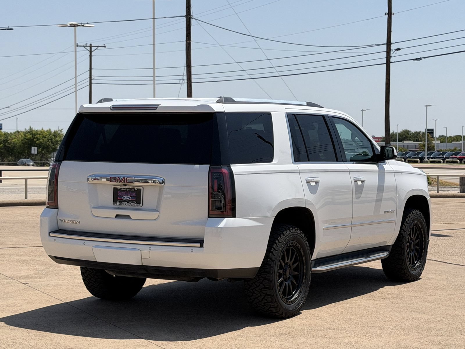 Used 2016 GMC Yukon Denali w/ Open Road Package AWD/4WD image 4