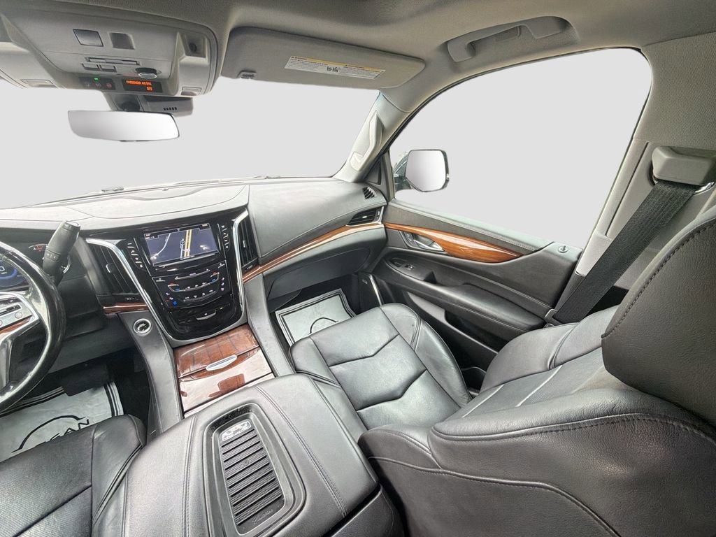 Used 2019 Cadillac Escalade ESV Luxury AWD/4WD image 28