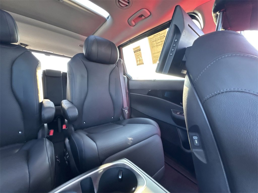 Used 2025 Kia Carnival SX Prestige image 14