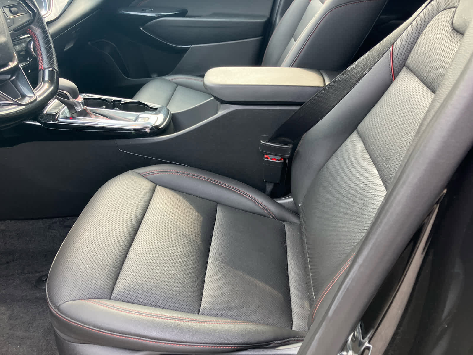 Used 2025 Chevrolet Trax RS w/ Driver Confidence Package image 10