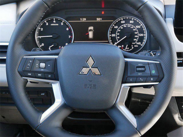 New 2026 Mitsubishi Outlander SE image 8