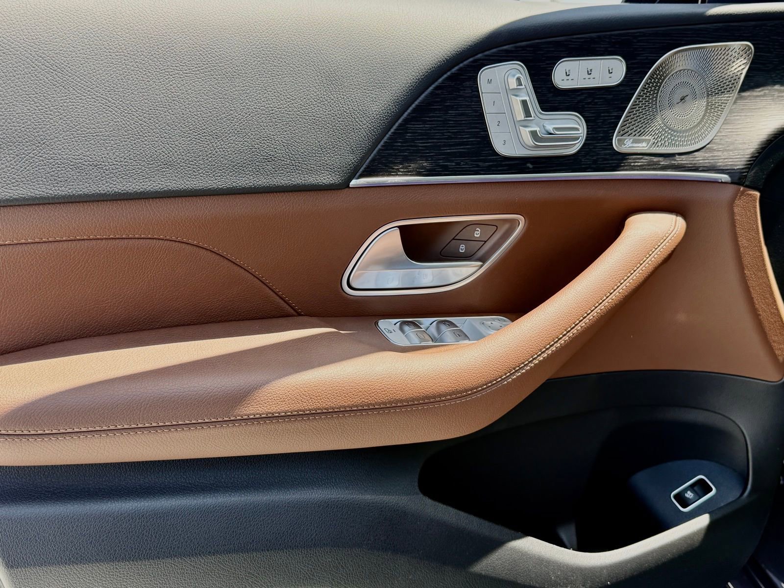 New 2026 Mercedes-Benz GLS 450 4MATIC image 16