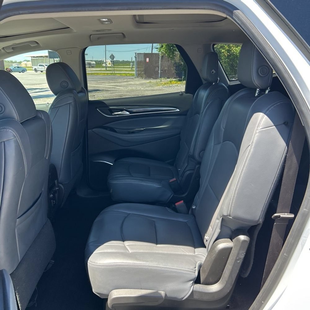 Used 2018 Buick Enclave Essence AWD/4WD image 16