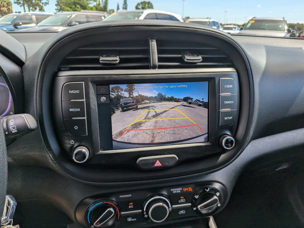 Certified 2025 Kia Soul LX w/ LX Technology Package FWD image 23