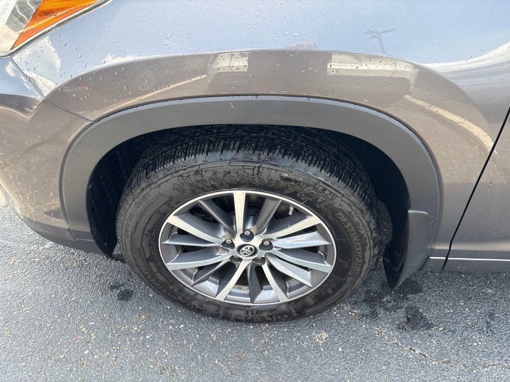 Used 2018 Toyota Highlander XLE AWD/4WD image 7
