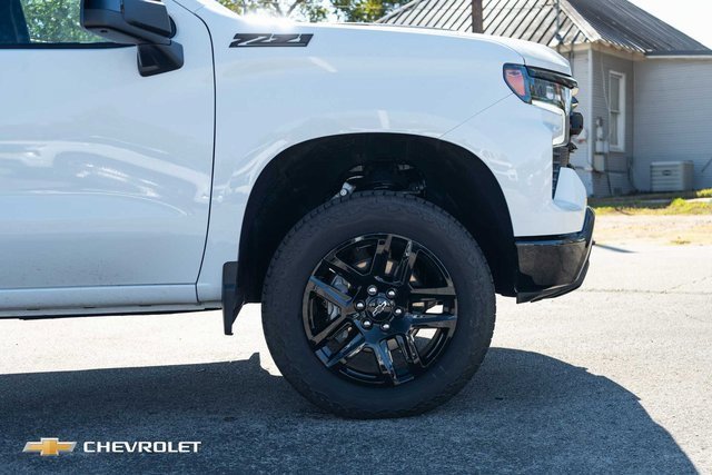 Used 2025 Chevrolet Silverado 1500 LT Trail Boss w/ Dark Appearance Package image 5