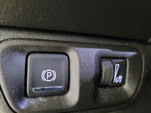 Used 2018 GMC Acadia SLE image 37