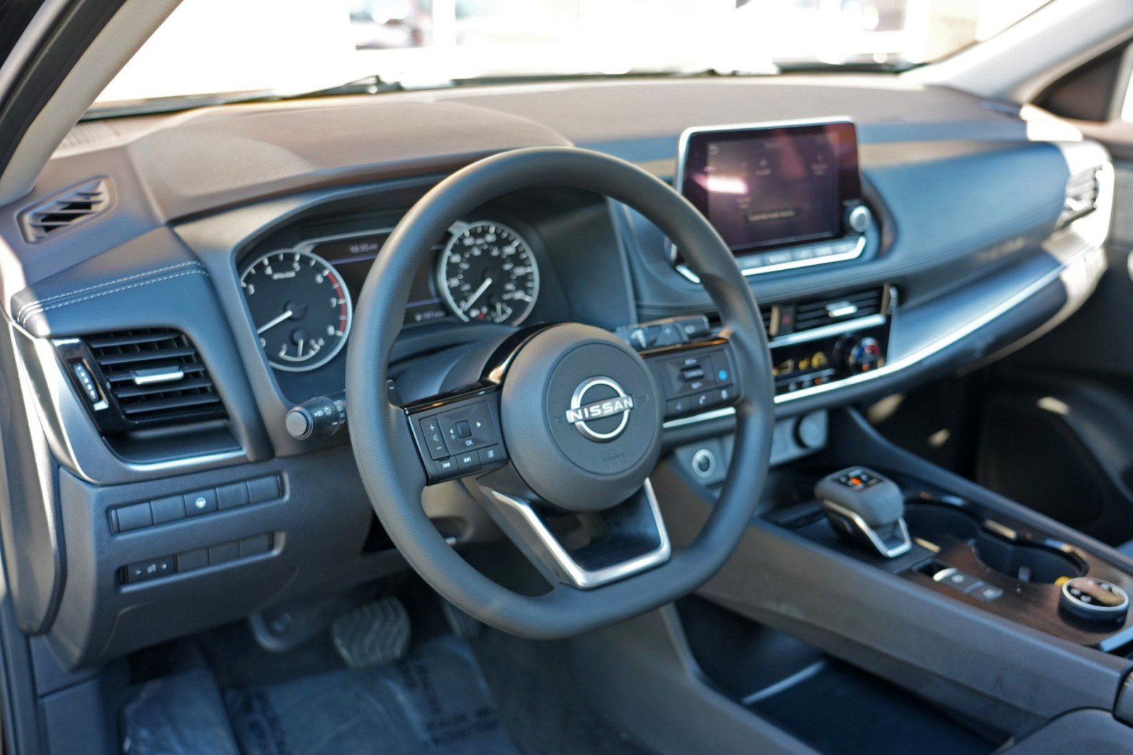 Used 2022 Nissan Rogue SV AWD/4WD image 12