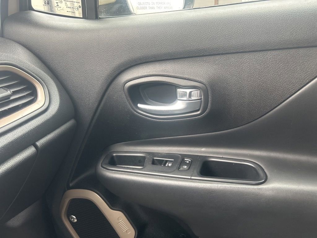 Used 2016 Jeep Renegade 75th Anniversary AWD/4WD image 33