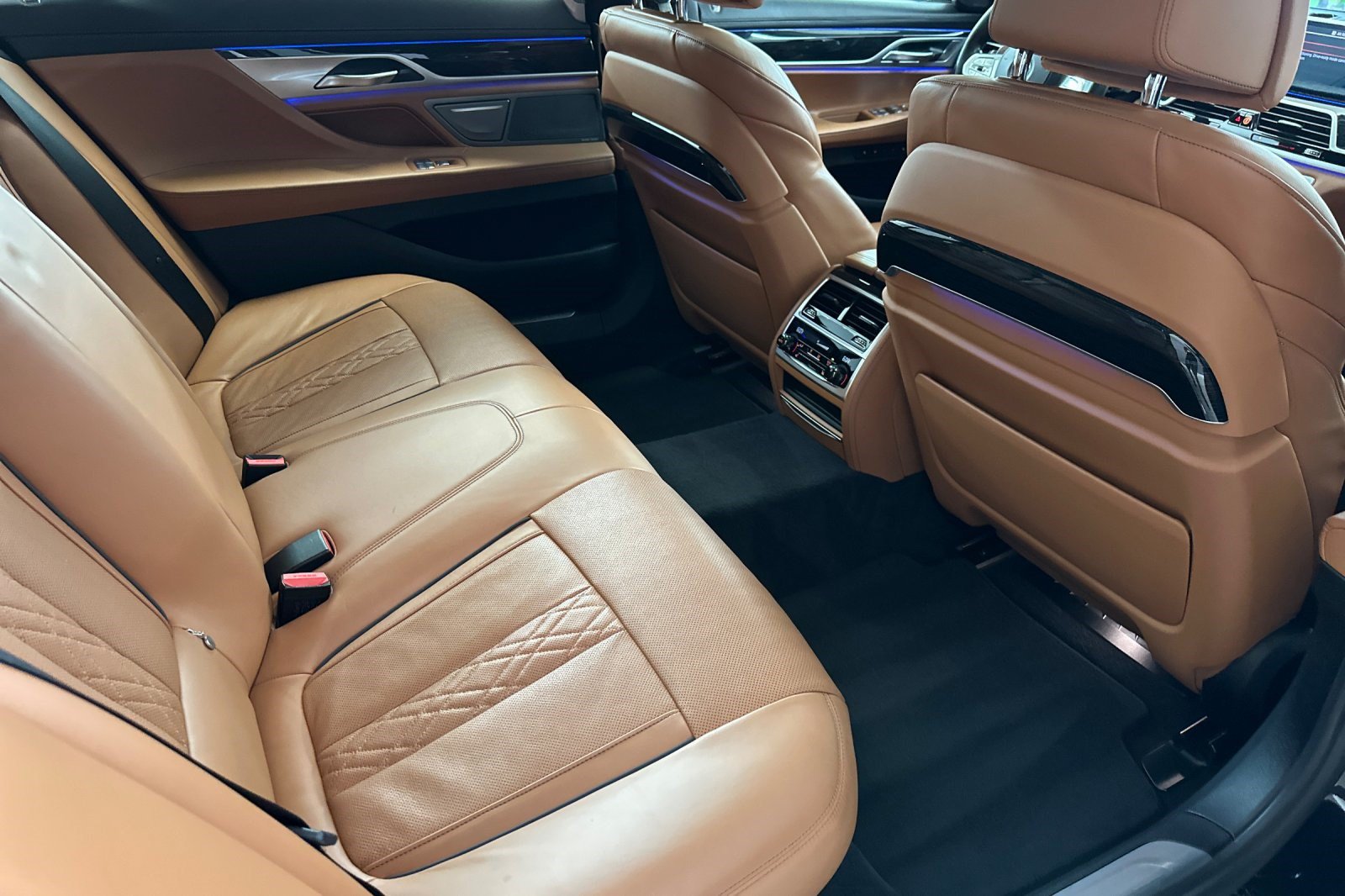 Used 2020 BMW 750i xDrive w/ Executive Package AWD/4WD image 34