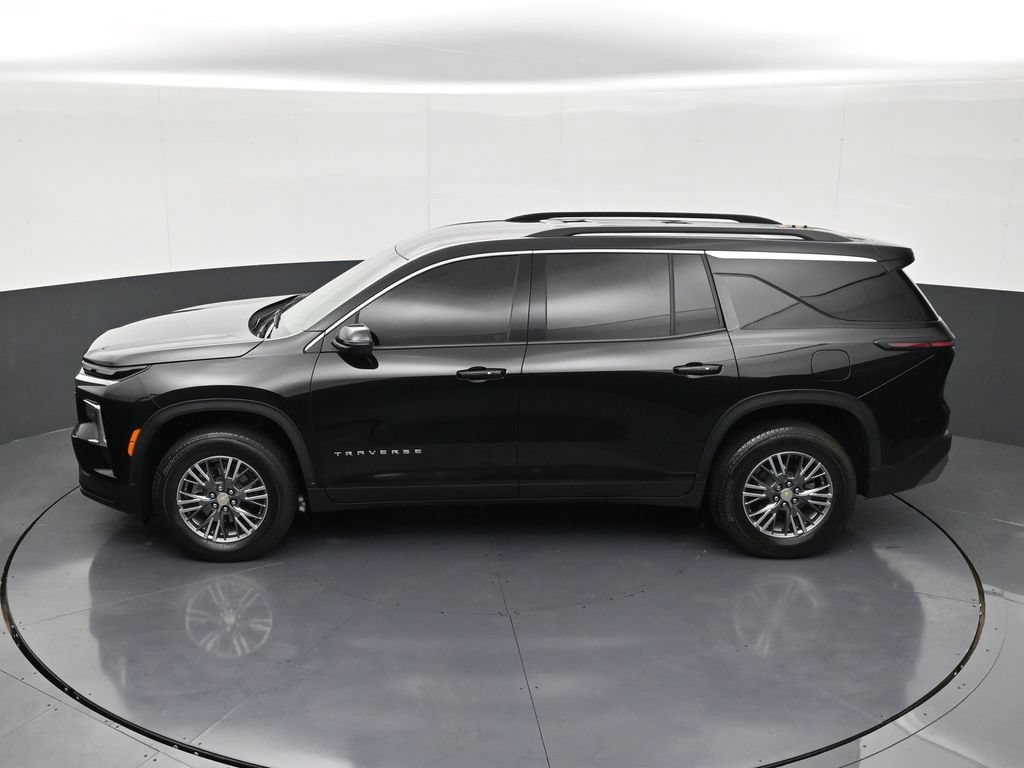 Used 2025 Chevrolet Traverse LT FWD image 13