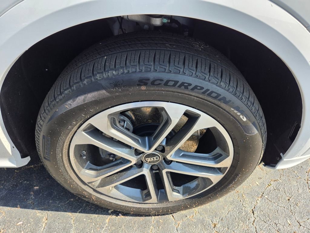 Certified 2025 Audi Q5 Premium w/ Convenience Package image 11