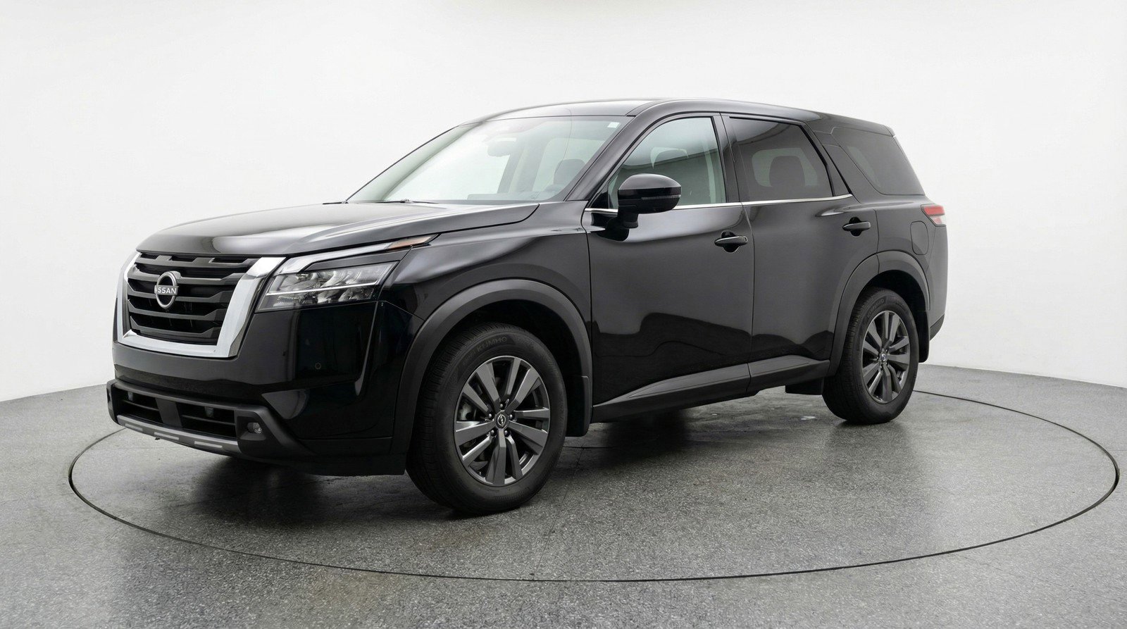 Used 2025 Nissan Pathfinder SV image 3