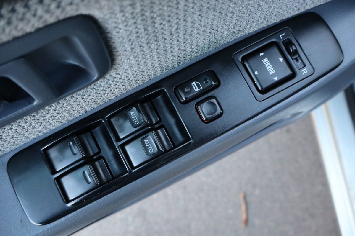 Used 2000 Toyota 4Runner SR5 image 27