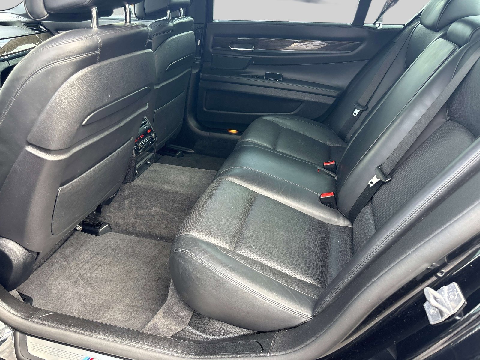 Used 2015 BMW 750Li xDrive image 6
