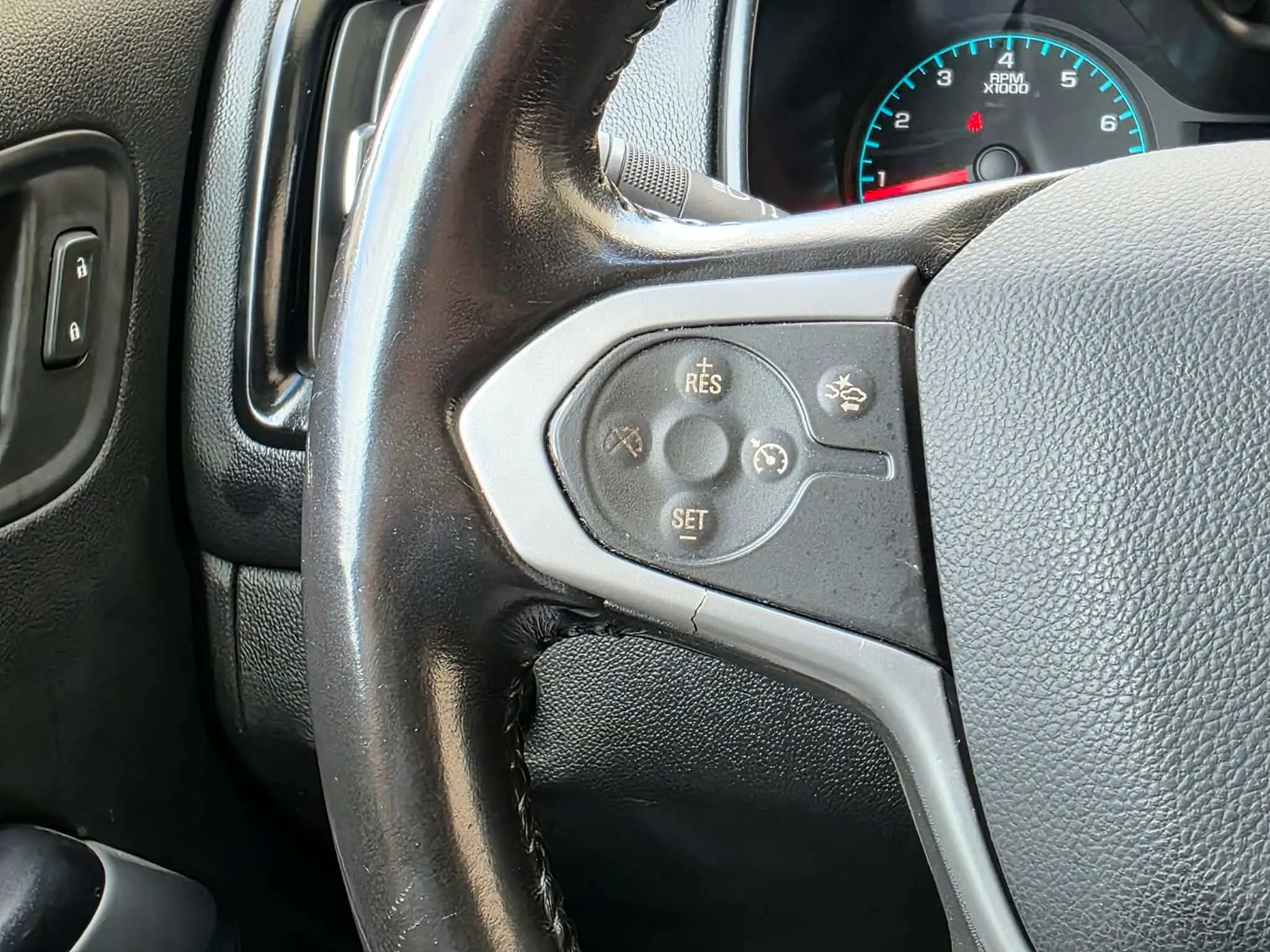 Used 2021 Chevrolet Colorado LT w/ Safety Package image 16