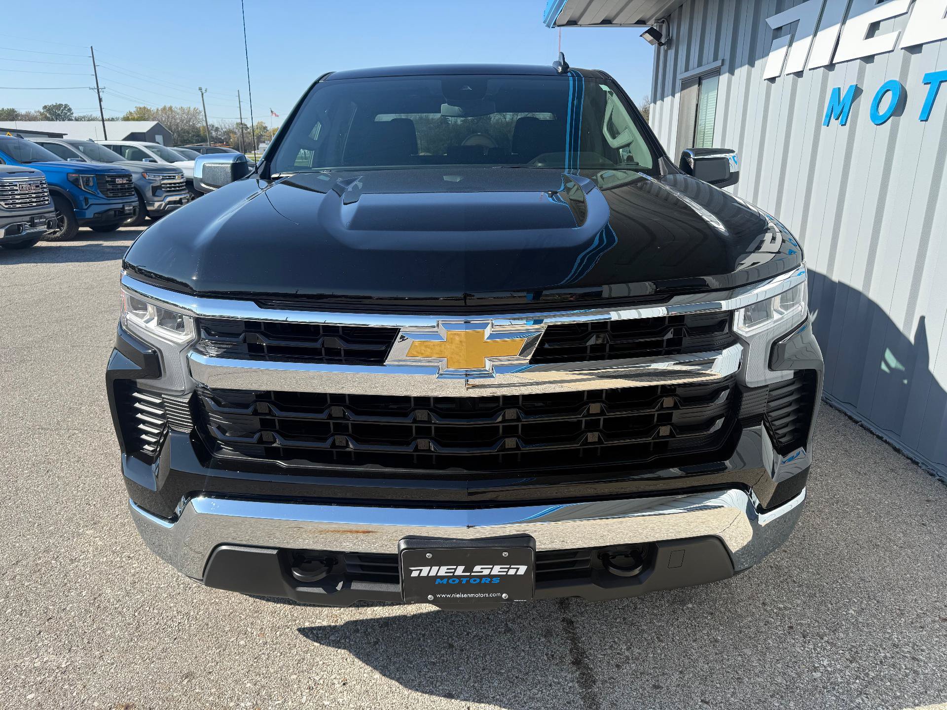 Used 2024 Chevrolet Silverado 1500 LT AWD/4WD image 6