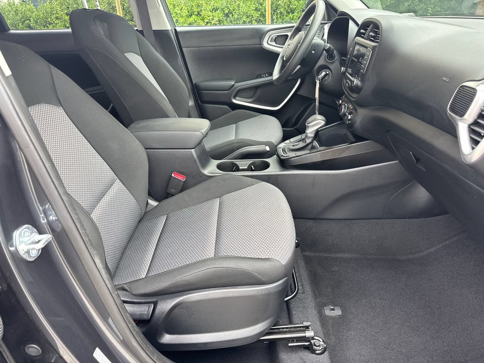 Used 2025 Kia Soul LX w/ LX Technology Package FWD image 13