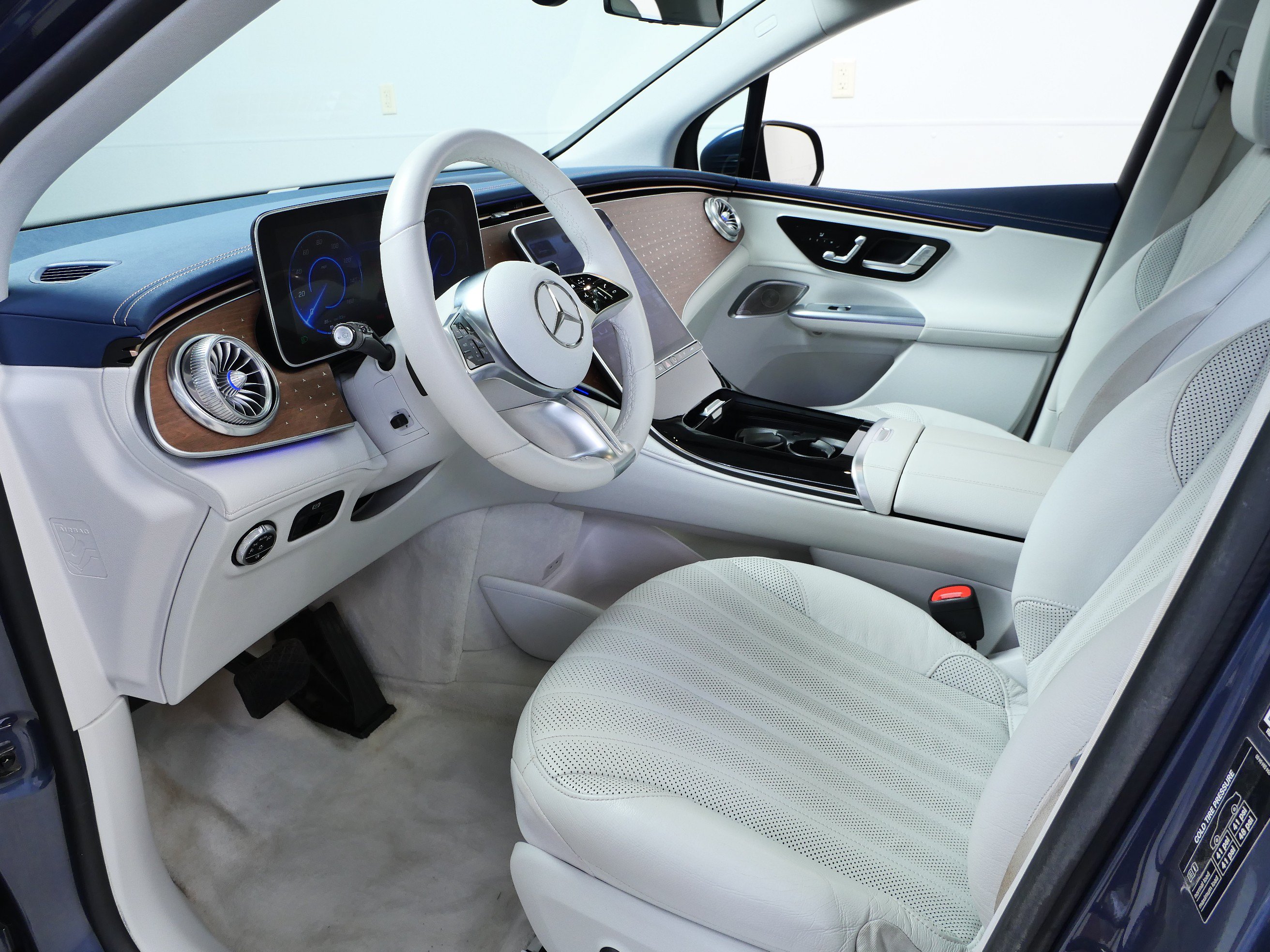 Certified 2023 Mercedes-Benz EQE 500 4MATIC SUV image 17