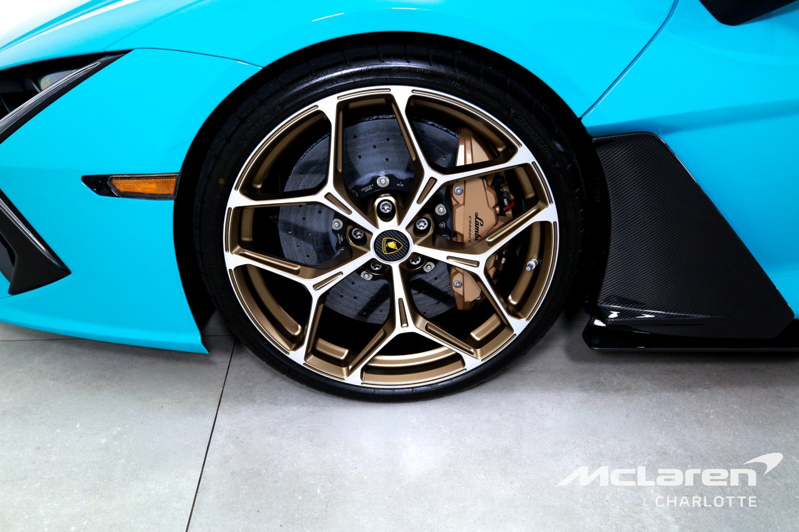 Used 2025 Lamborghini Revuelto AWD/4WD image 30