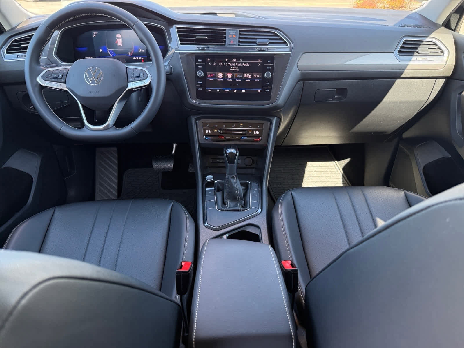 Used 2023 Volkswagen Tiguan SE FWD image 13