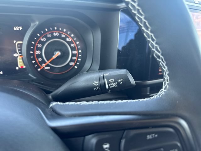 Used 2025 Jeep Gladiator Rubicon w/ Convenience Group AWD/4WD image 19