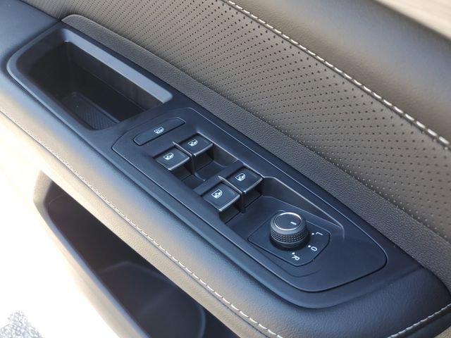 Certified 2025 Volkswagen Atlas Cross Sport SE image 30