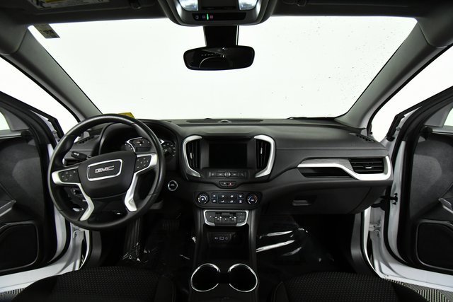 Used 2024 GMC Terrain SLE image 18