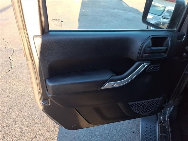 Used 2018 Jeep Wrangler Unlimited Sahara w/ Connectivity Group image 29