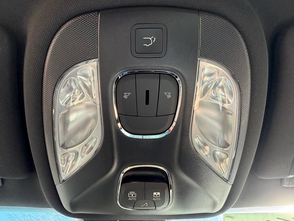 New 2026 Jeep Compass Latitude w/ Sun and Sound Group AWD/4WD image 24