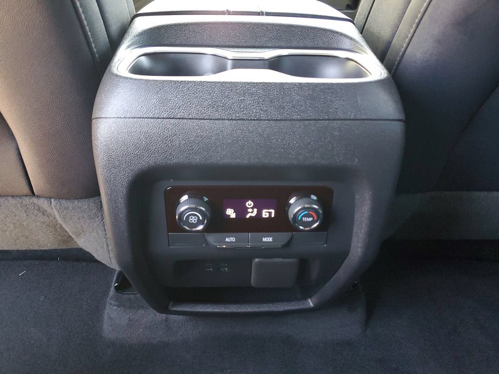 Used 2026 Chevrolet Traverse LT w/ Driver Confidence Package FWD image 13