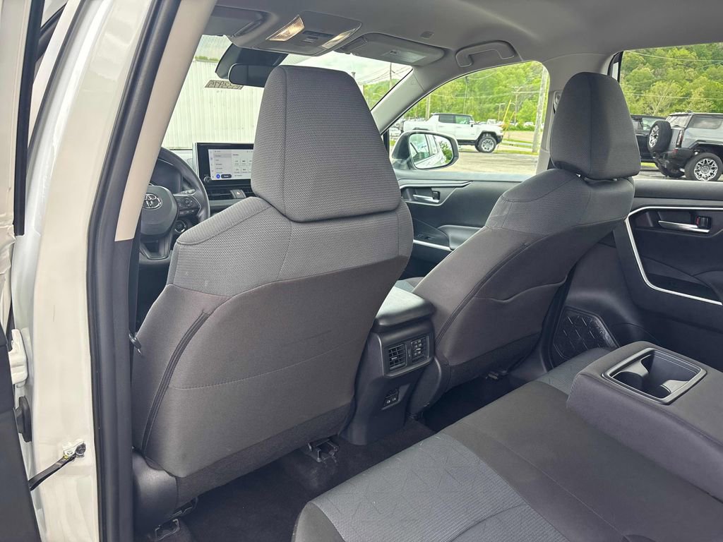 Used 2025 Toyota RAV4 XLE AWD/4WD image 22