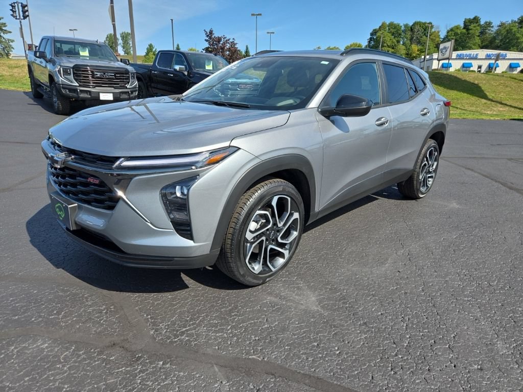 Used 2025 Chevrolet Trax RS w/ Sunroof Package FWD image 7