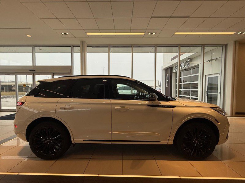 New 2026 Lincoln Corsair Grand Touring image 2