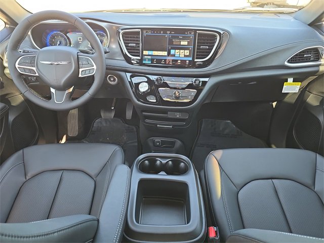 New 2026 Chrysler Pacifica Select image 9