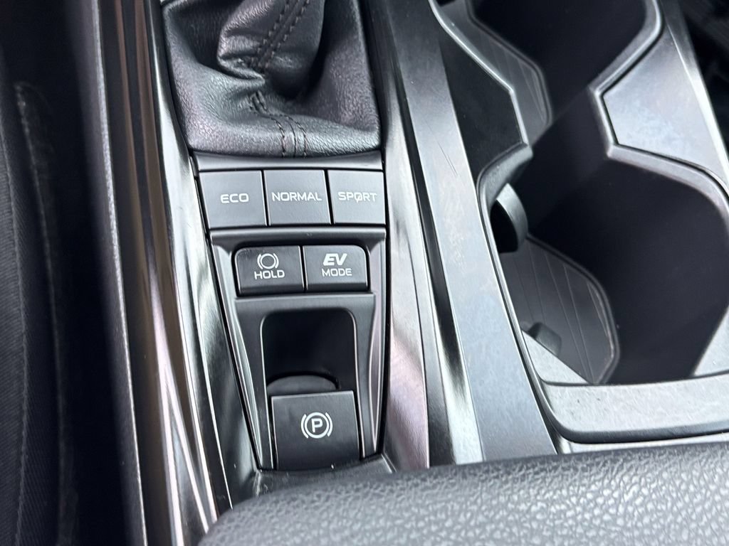 Used 2025 Toyota Camry LE FWD image 27