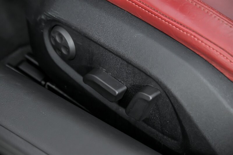 Used 2011 Audi R8 V8 AWD/4WD image 21