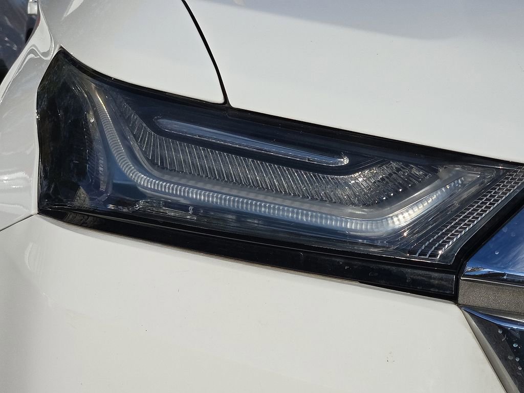 Used 2023 Chevrolet Traverse LT image 15