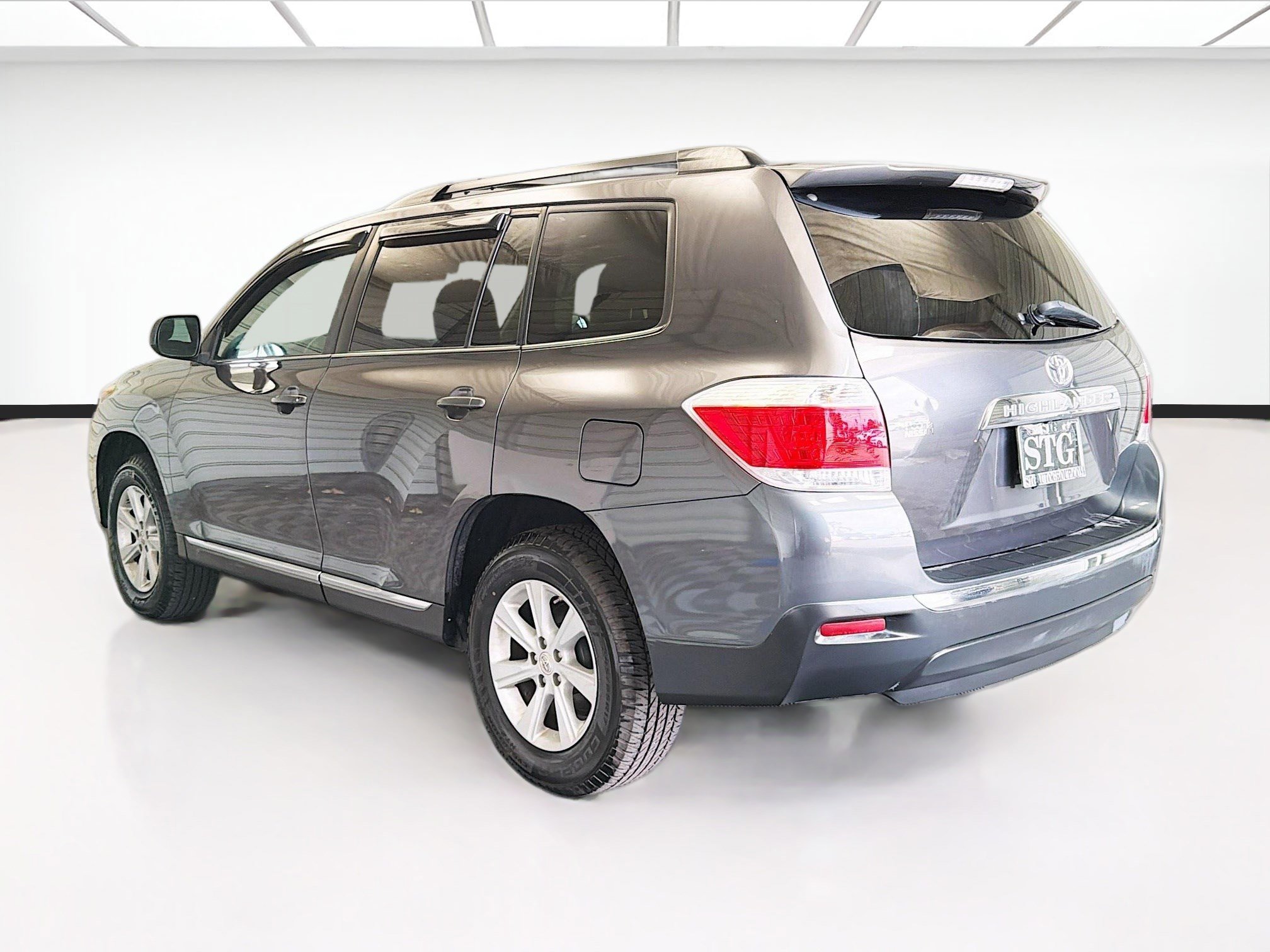 Used 2012 Toyota Highlander SE w/ Tow Pkg image 6