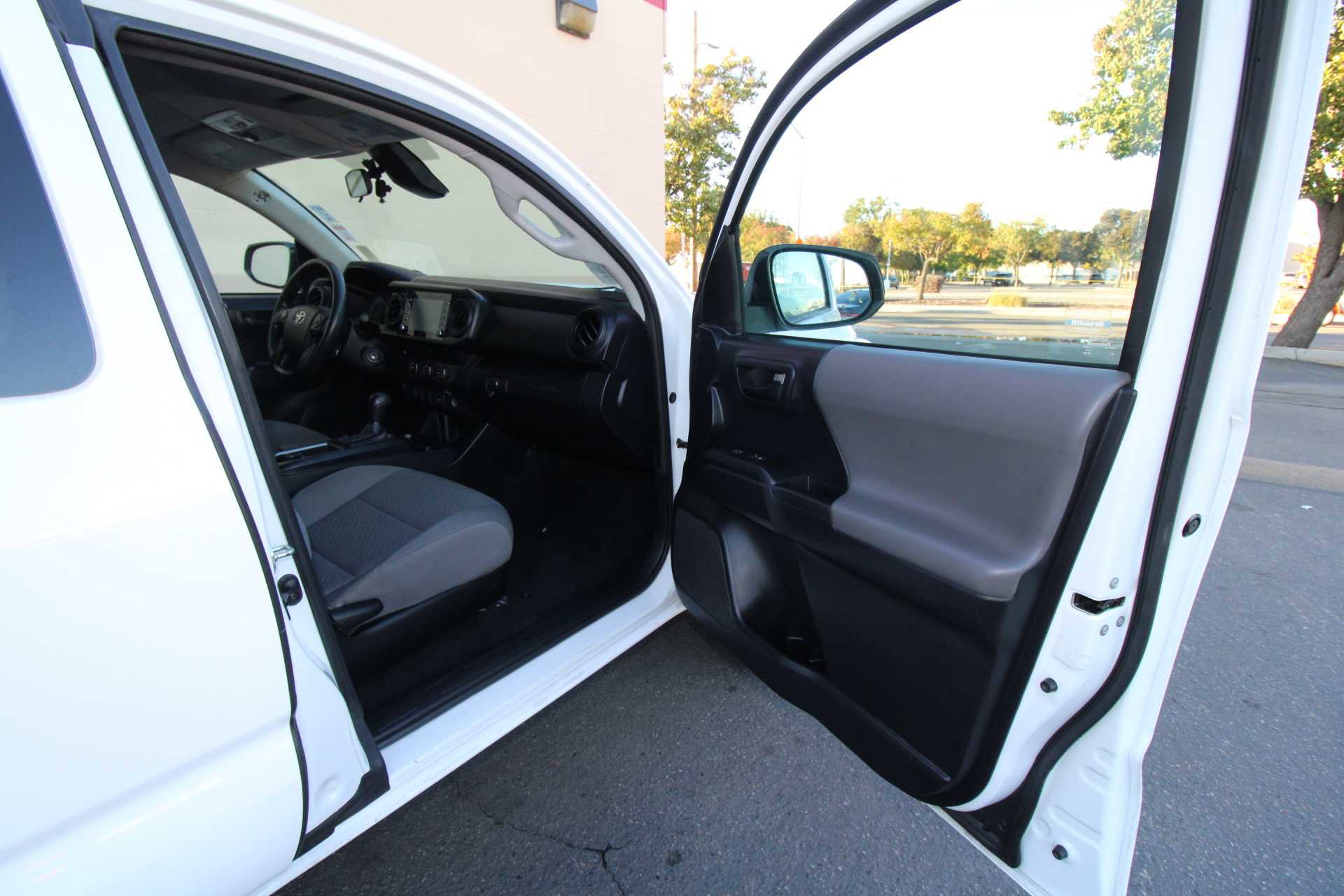 Used 2020 Toyota Tacoma SR image 47
