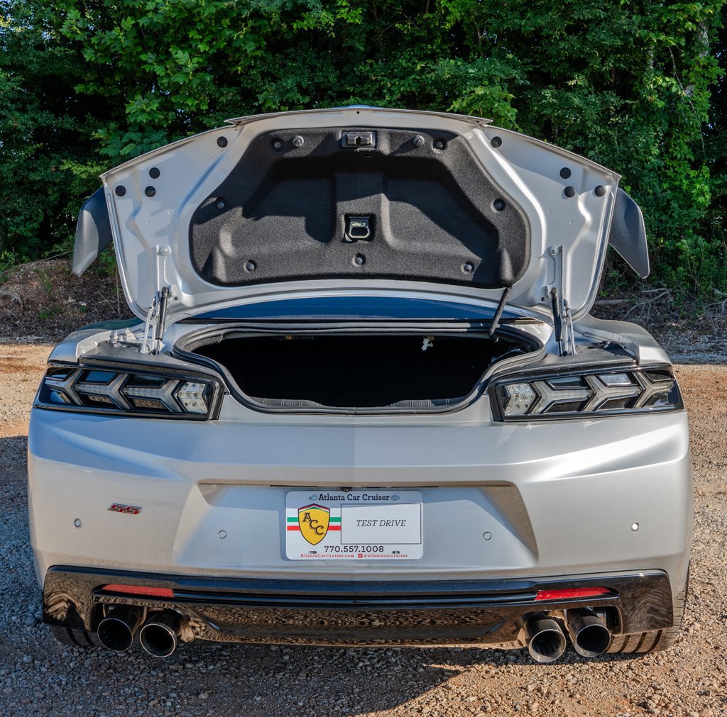 Used 2017 Chevrolet Camaro SS RWD image 9
